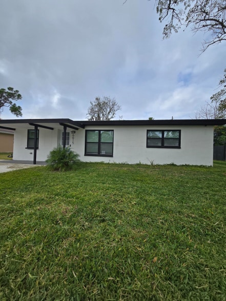 Building Photo - 6615 Del Prado Terrace
