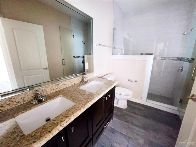 Building Photo - 17 Taft St