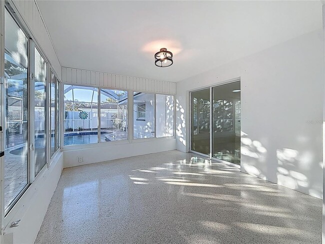 Building Photo - 2161 Edythe Dr