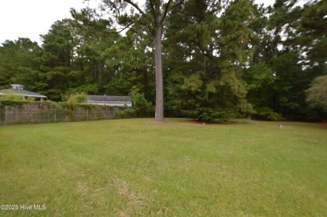 Building Photo - 121 Hunting Green Dr