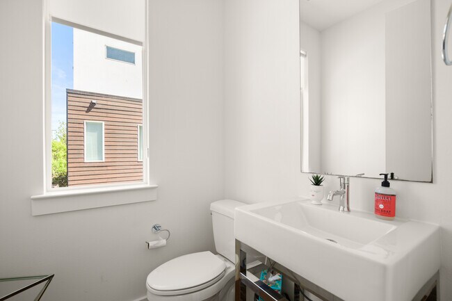 Building Photo - 505 Tillery St
