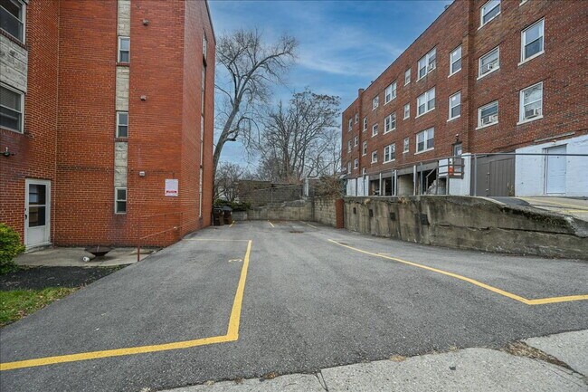 Building Photo - 2802 Digby Ave