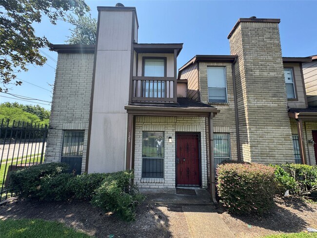 Building Photo - 12300 Brookglade Cir