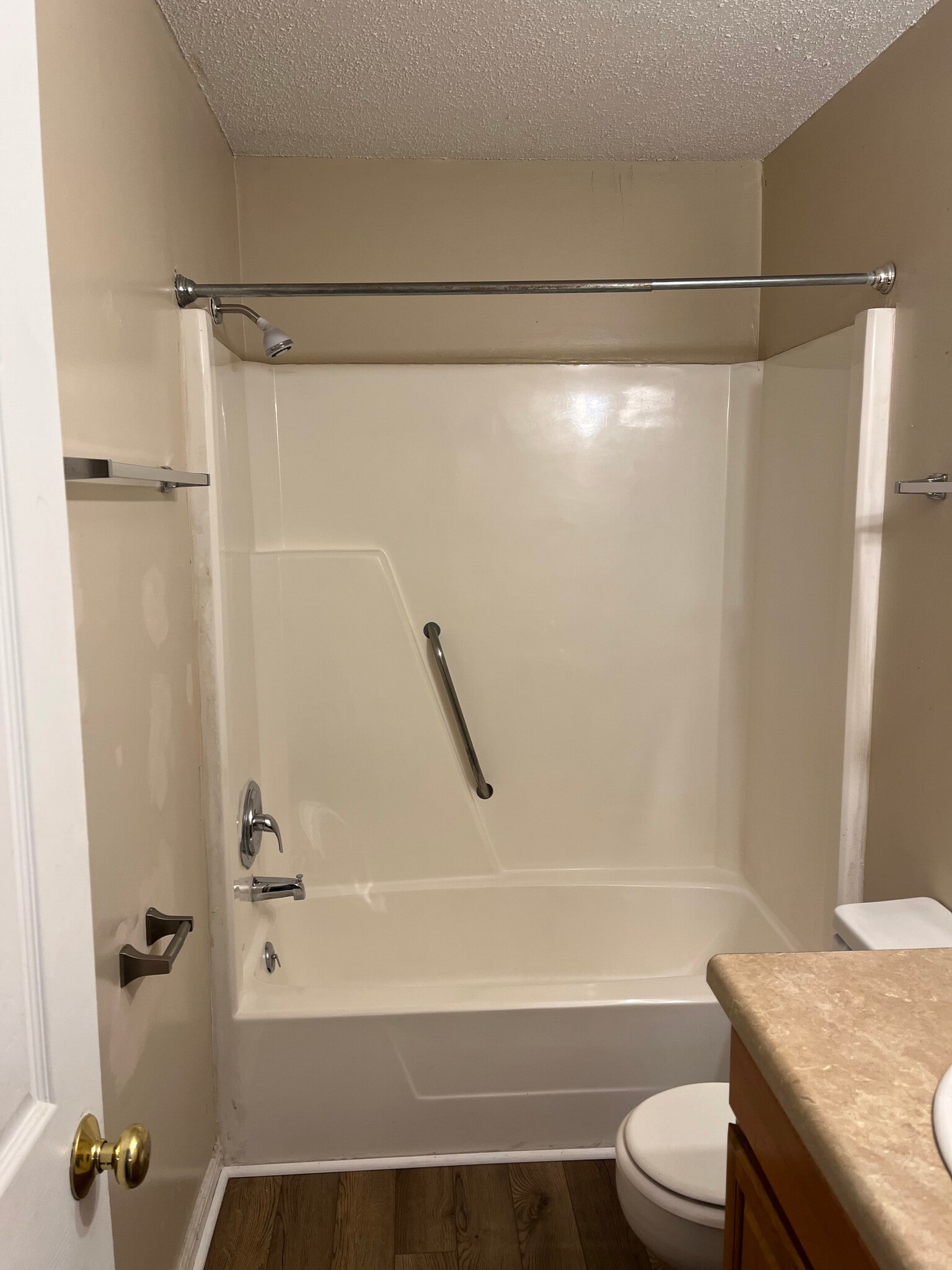 Building Photo - 906 W Chatham St