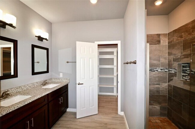 Building Photo - 4238 Aledo St
