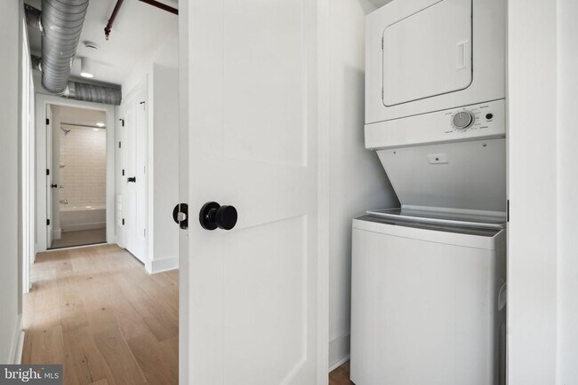 Building Photo - 901 King St