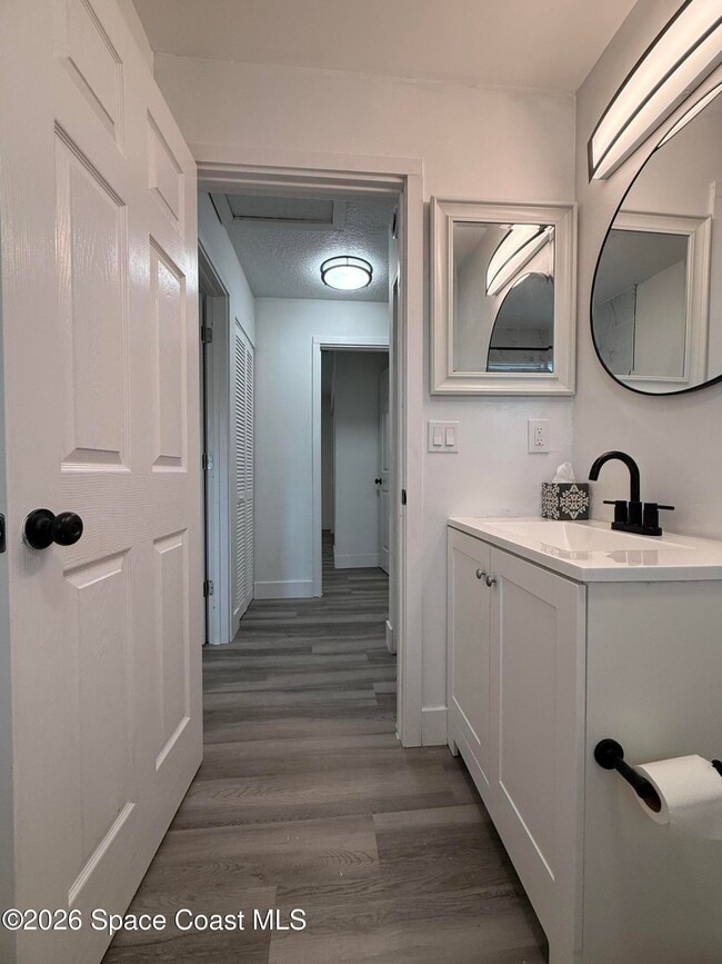 Building Photo - 304 Palm Ave