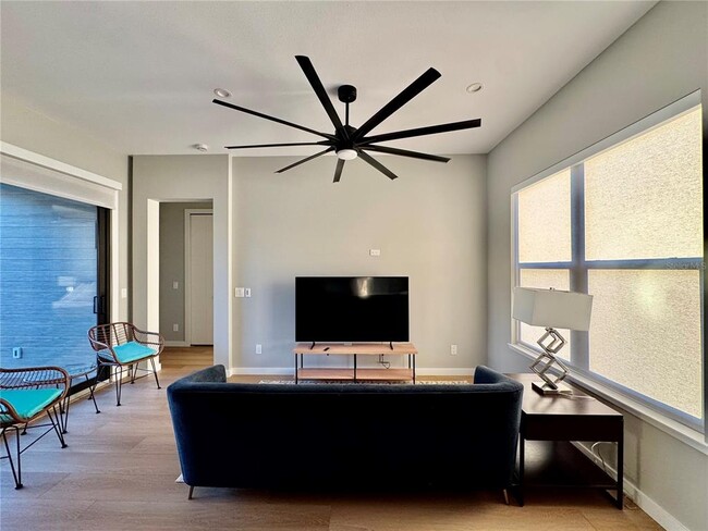 Building Photo - 1324 S Daytona Ave