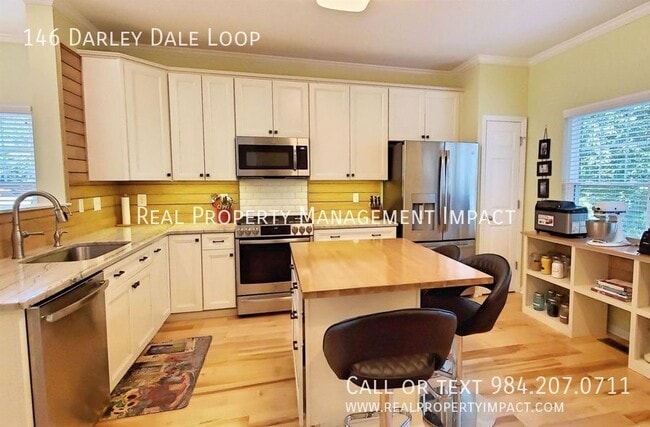 Building Photo - 146 Darley Dale Loop