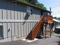 Building Photo - 508 SE Davis St