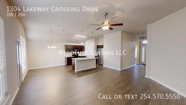 Building Photo - 1304 Lakeway Crossing Dr