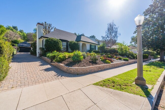 Building Photo - Beautiful Sherman Oaks Home Rental!