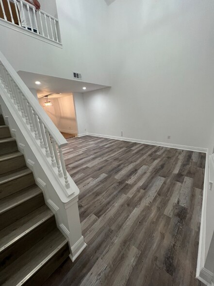 Building Photo - 505 E 24th St