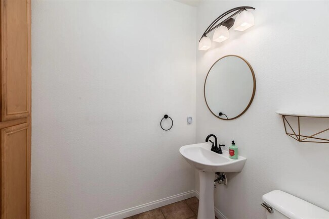Building Photo - 6081 Paseo Monona