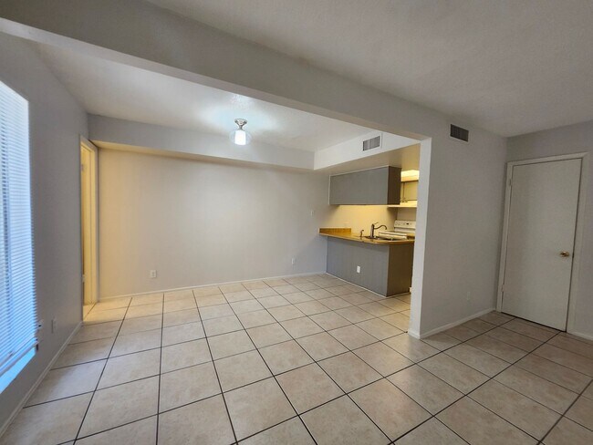 Building Photo - 2 level Condo