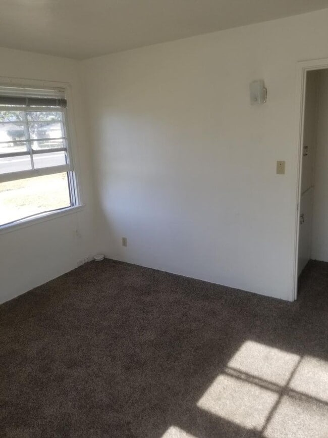 Building Photo - 2BD/1BA Bungalow in East Cypress, Santa Ma...