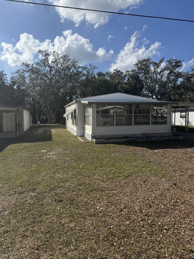 Building Photo - "Charming 2-Bed, 2-Bath Gem in Ruskin - Yo...