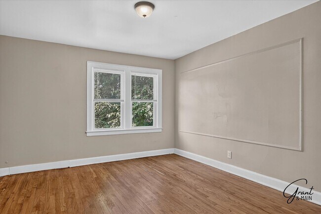 Building Photo - 17127 Roselawn St