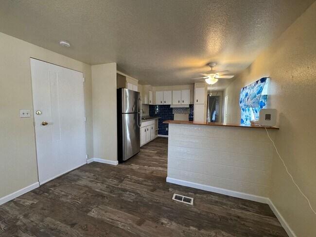 Building Photo - 1 BR Cozy Mobile near River,