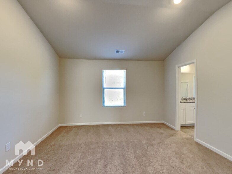 Building Photo - 160 New Villas St