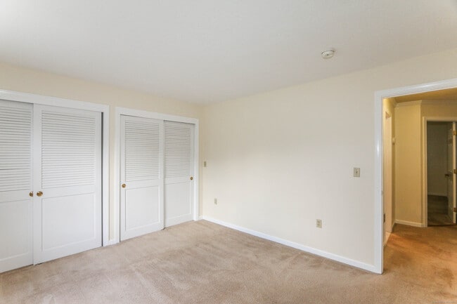 Building Photo - 409 The Meadows