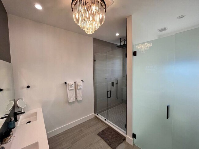 Building Photo - 648 NE 16th Terrace