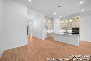 Building Photo - 20675 Huebner Rd