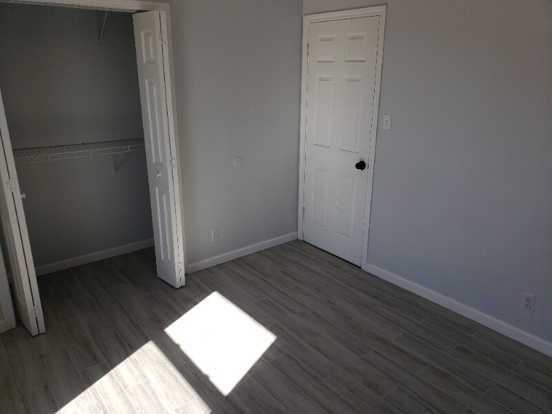 Building Photo - 7576 Windsor Oaks