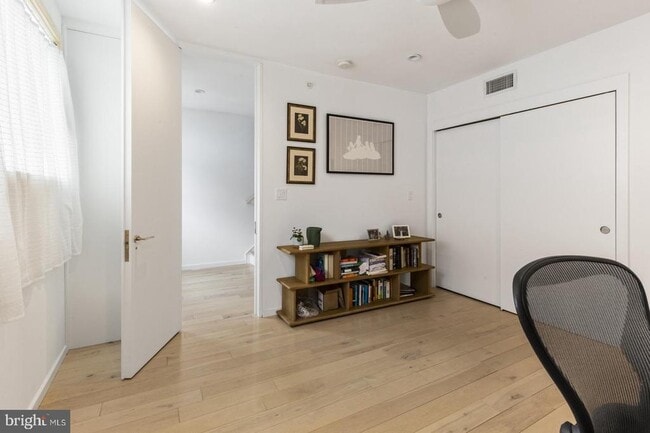 Building Photo - 1108 N Bodine St