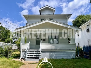 Building Photo - 3 Bedroom House
