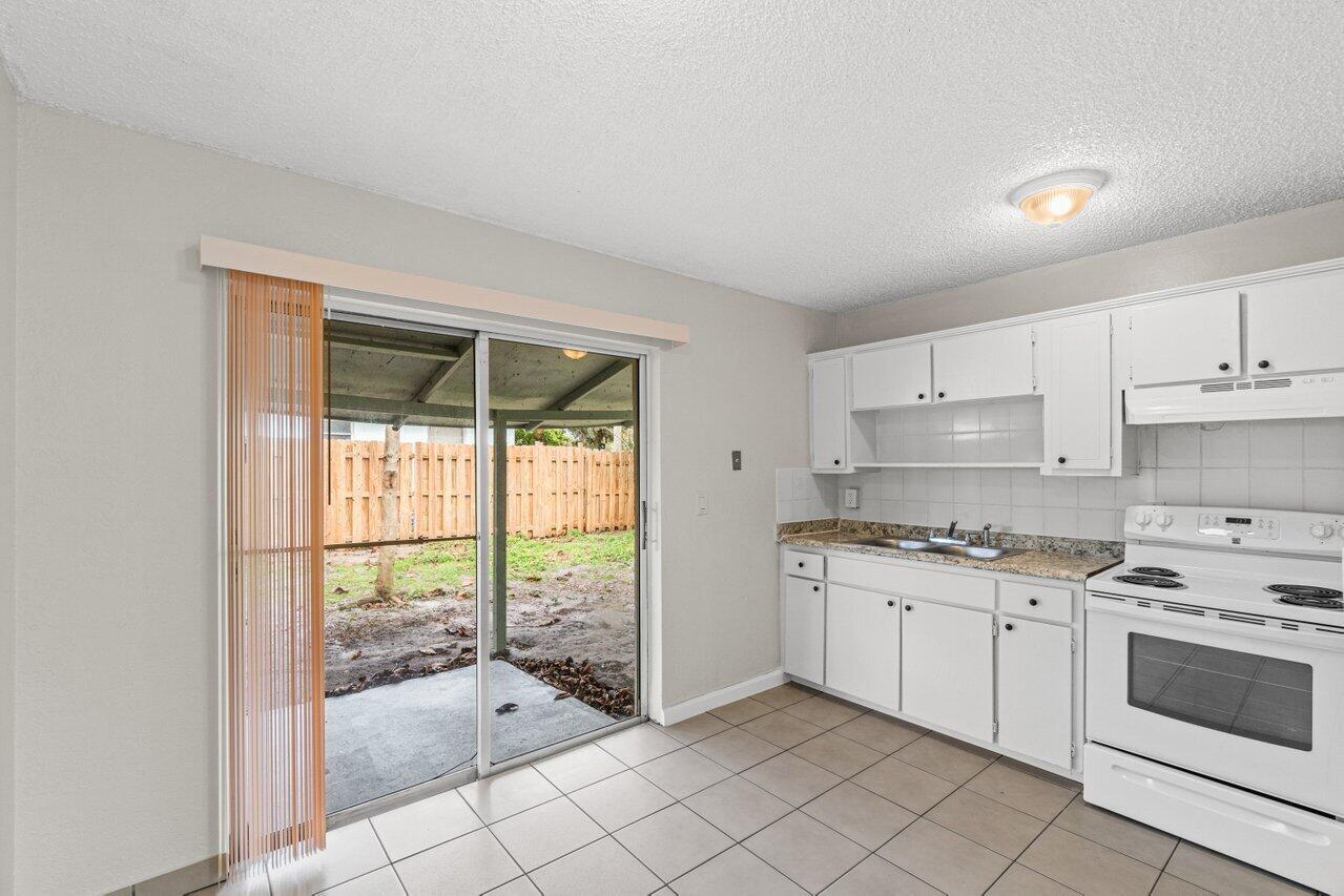 Building Photo - 4905 Gulfstream Rd