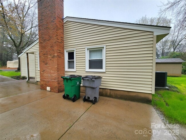 Building Photo - 8637 Crows Nest Ln