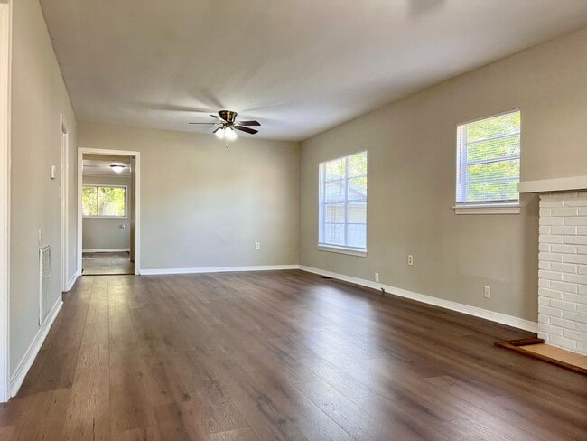 Building Photo - Home for Rent in Hot Springs!