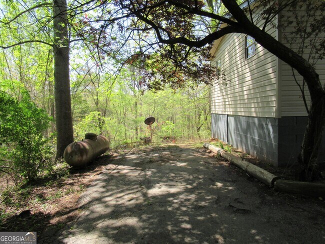 Building Photo - 229 Fox Mountain Rd