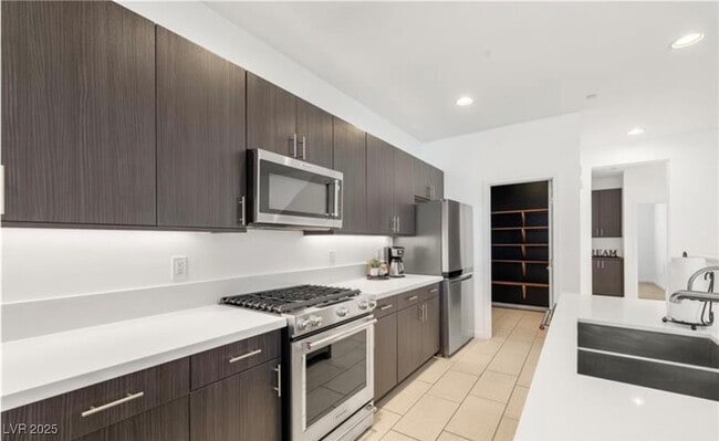 Building Photo - 11278 Kraft Mountain Ave