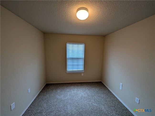 Building Photo - 669 Creekside Cir