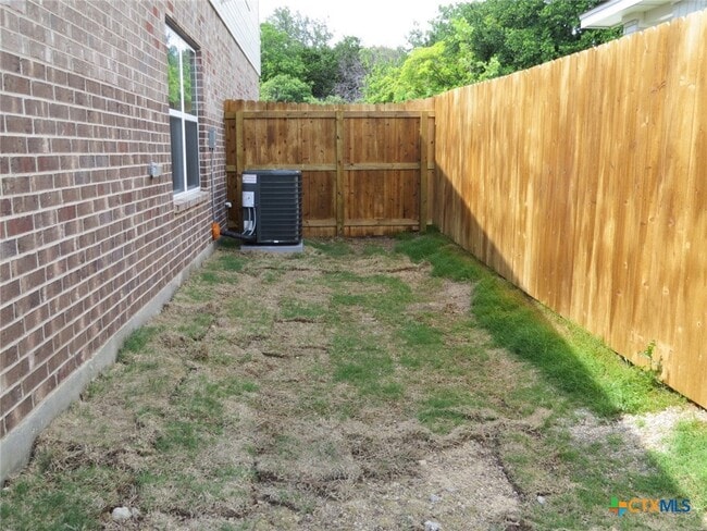 Building Photo - 2107 Wildewood Dr