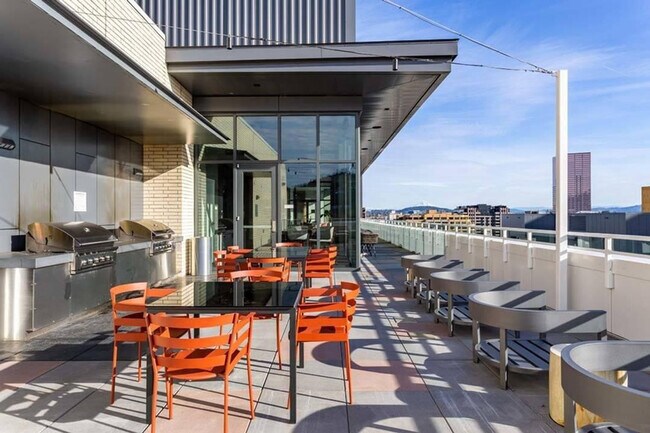 Building Photo - 1430 NW Hoyt St