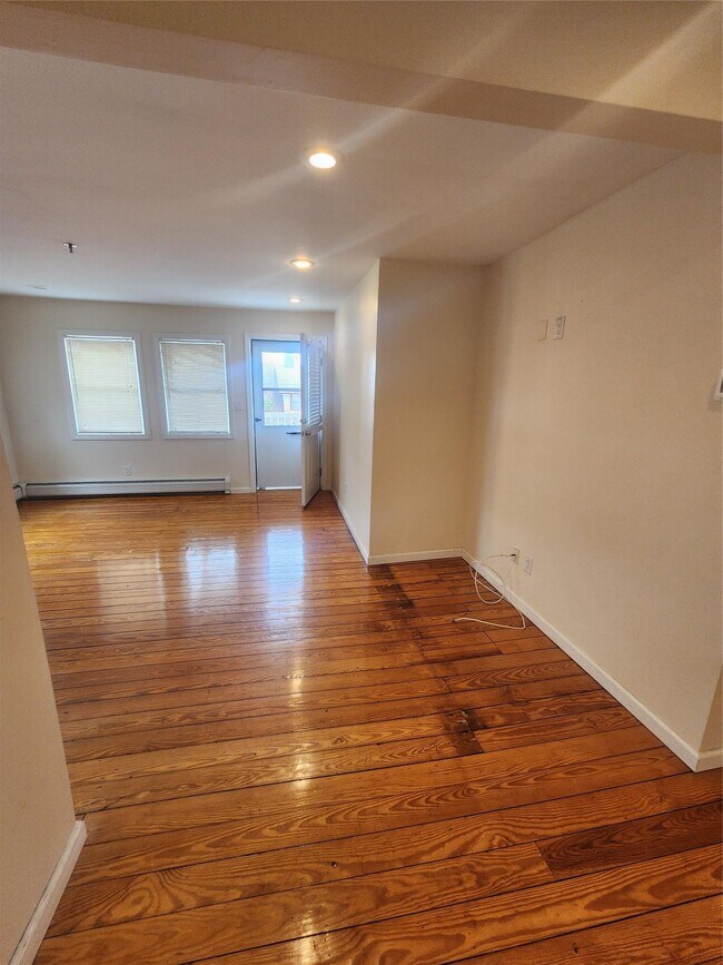 Building Photo - 632 Piermont Ave