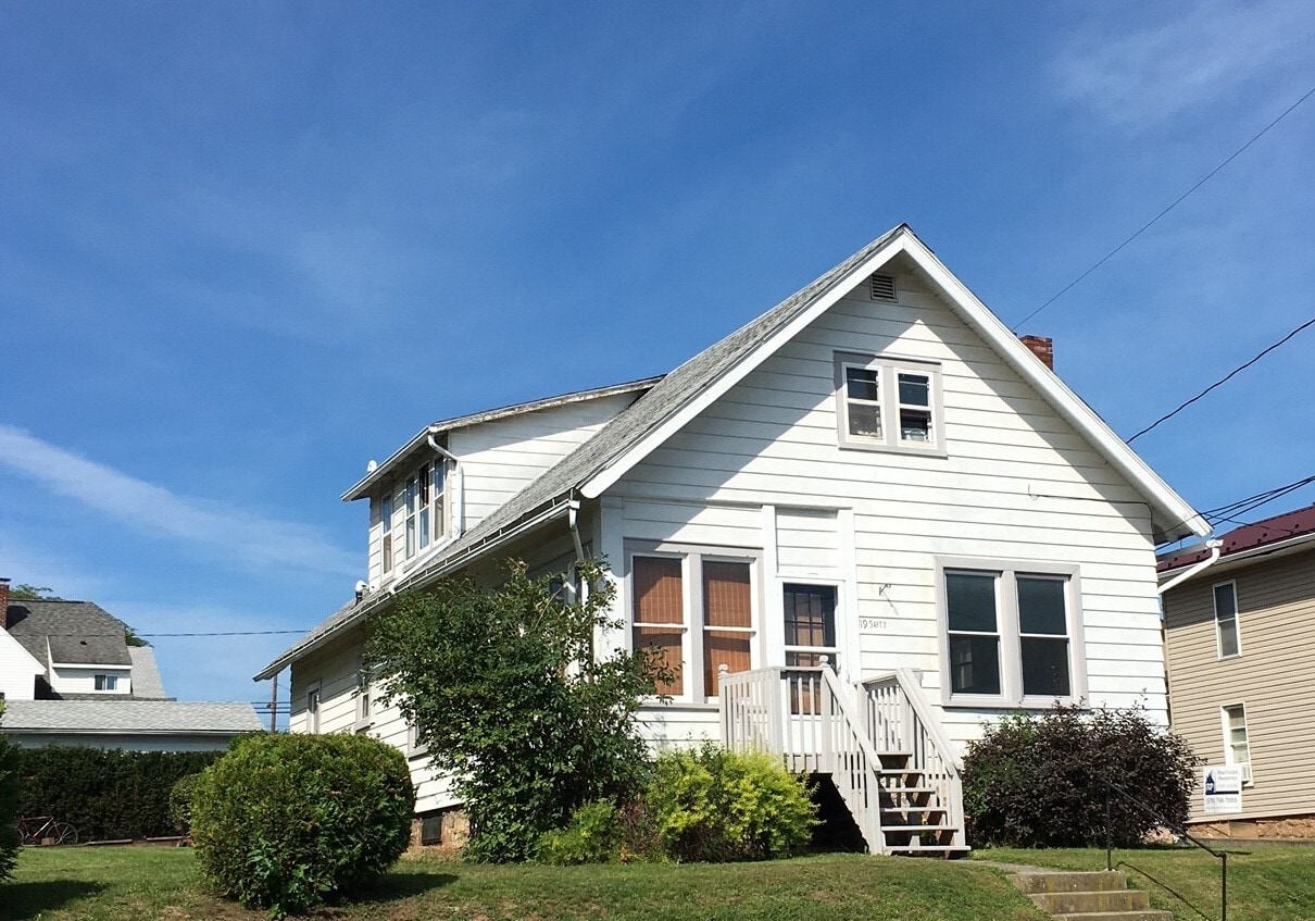 Building Photo - 195 S Highland St