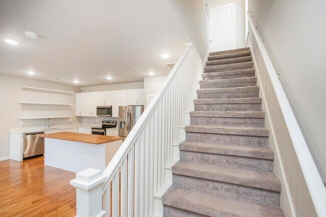 Building Photo - 3637 Hydes Ferry Rd