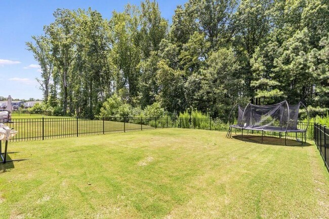 Building Photo - 2595 Whistler Wy NE