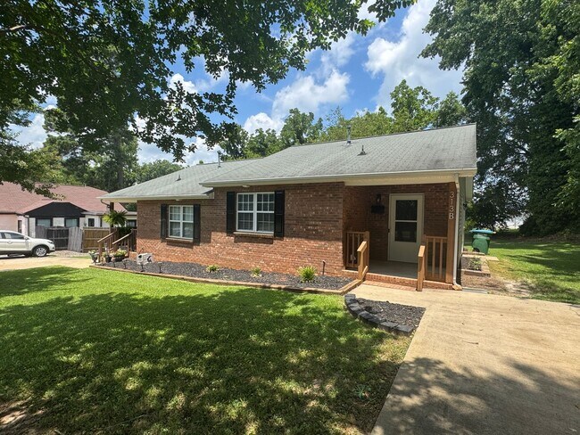 Primary Photo - 313 E Washington Ave