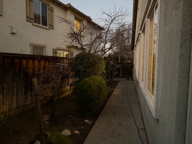 Building Photo - 252 W Terraza Way