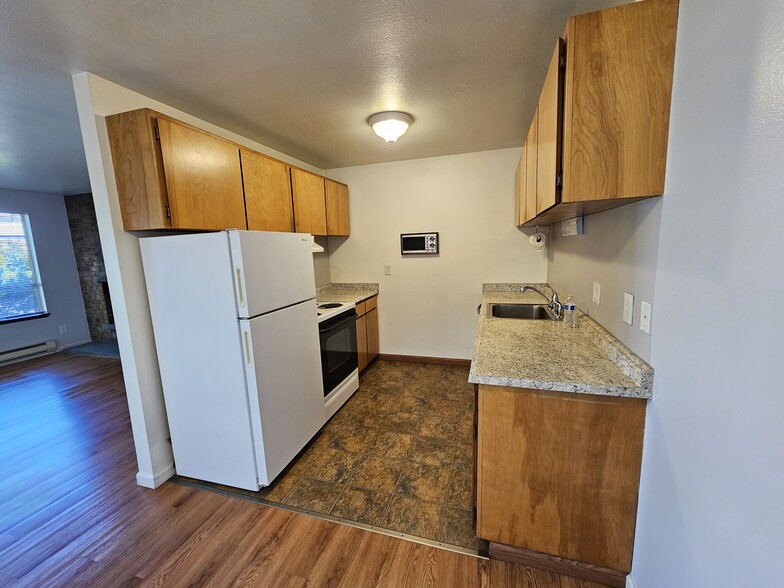 Kitchen - 3419 22nd Ave W
