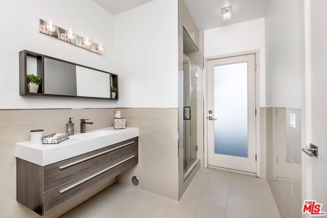 Building Photo - 11955 Pinnacle Pl