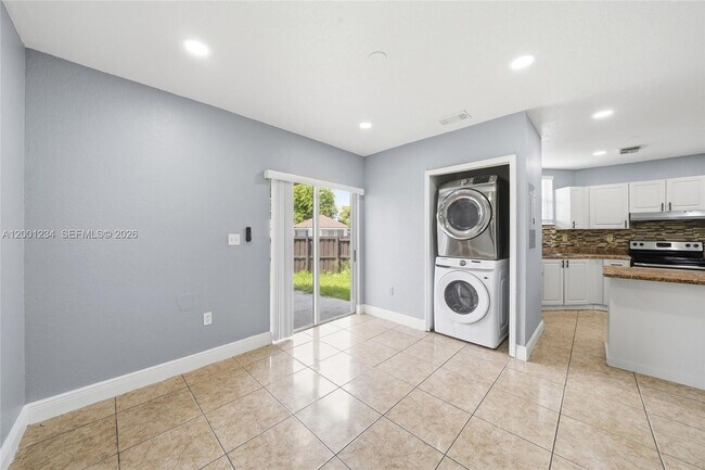 Building Photo - 902 SW 8th Pl