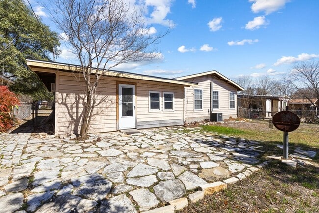 Building Photo - 210 Dryden Dr