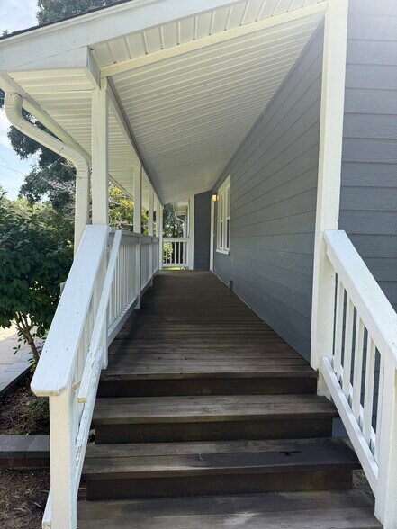 Building Photo - 112 Hill Ln