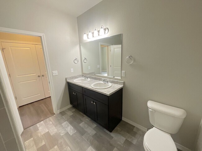 Building Photo - 2 Bedroom Home Available Near S Union Blvd & Martin Luther Kings Jr Bypass!